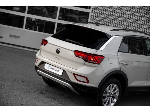 Volkswagen T-Roc 1.0 TSI Life Edition Inclusief €2000,- inruilvoordeel | | Achteruitrijcamera | Airco | Apple Carp... ActivLease financial lease