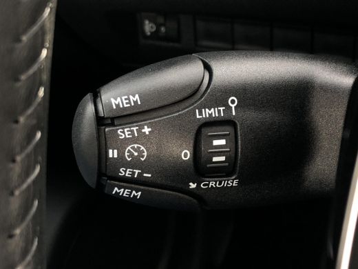 Peugeot 2008 1.2 PureTech 100 Allure ActivLease financial lease
