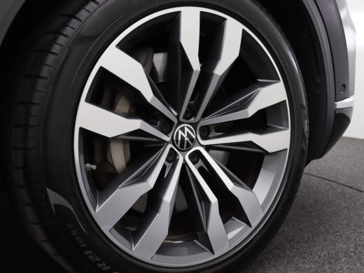 Volkswagen Touareg 3.0 TSi eHybrid Elegance 4MOTION 340PK DSG Panoramadak, trekhaak, 360 gr. camera, leder, stoel-ve... ActivLease financial lease