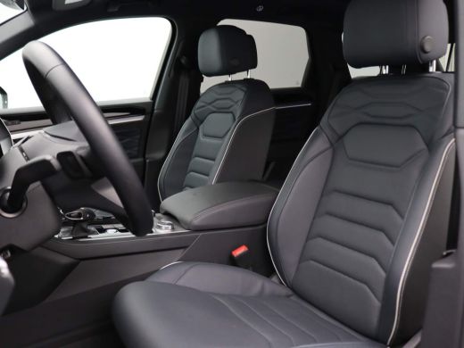 Volkswagen Touareg 3.0 TSi eHybrid Elegance 4MOTION 340PK DSG Panoramadak, trekhaak, 360 gr. camera, leder, stoel-ve... ActivLease financial lease