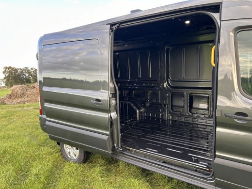 Ford Transit 350 2.0 TDCI L3H2 Limited | € 7.075,- voorraadvoordeel | Keyless Entry | Trekhaak | Reservewiel |... ActivLease financial lease