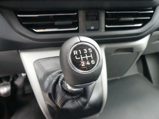 Ford Transit Custom 320 2.0 TDCI 136 pk L2H1 Limited | Driver Assistent Pack Premium | 17" Lichtmetalen velgen | Vehi... ActivLease financial lease