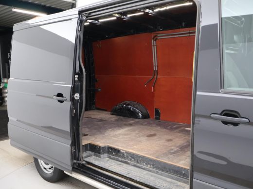 Volkswagen Crafter 35 2.0 TDI 140 PK 4MOTION 4X4 L3H2 + TREKHAAK 3000 KG / DEALER ONDERHOUDEN ActivLease financial lease