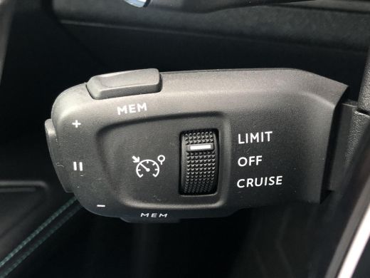 Peugeot 5008 1.2 PureTech Allure | Navigatie | Camera | Cruise Control | Climate Control ActivLease financial lease
