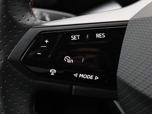 Seat Born Business 62 kWh 204PK Warmtepomp, panoramadak, head-up display, achteruitrijcamera, keyless entry... ActivLease financial lease