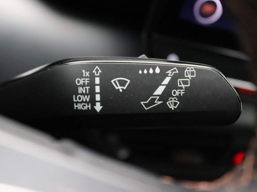 Seat Born Business 62 kWh 204PK Warmtepomp, panoramadak, head-up display, achteruitrijcamera, keyless entry... ActivLease financial lease