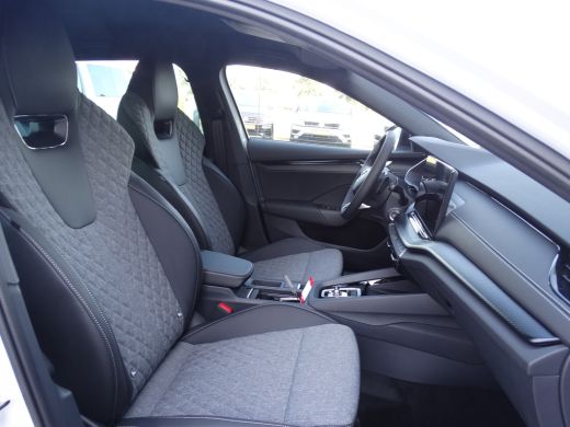 Skoda Octavia Combi ŠKODA Sportline Business | Achteruitrijcamera | Cruise control met speedlimiter | Driving m... ActivLease financial lease