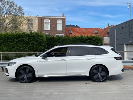 Volkswagen Passat Variant Volkswagen R-Line Edition | 'App-Connect' draadloze smartphone integratie | Afstandscontr... ActivLease financial lease