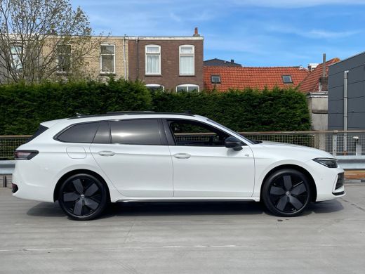 Volkswagen Passat Variant Volkswagen R-Line Edition | 'App-Connect' draadloze smartphone integratie | Afstandscontr... ActivLease financial lease