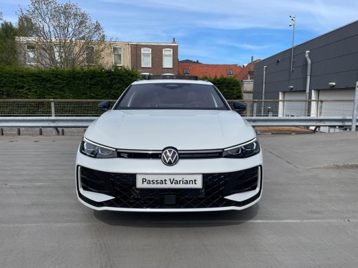 Volkswagen Passat Variant Volkswagen R-Line Edition | 'App-Connect' draadloze smartphone integratie | Afstandscontr... ActivLease financial lease