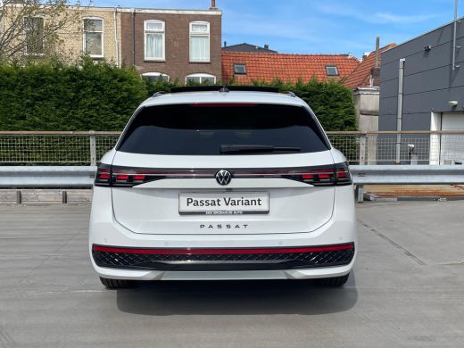 Volkswagen Passat Variant Volkswagen R-Line Edition | 'App-Connect' draadloze smartphone integratie | Afstandscontr... ActivLease financial lease
