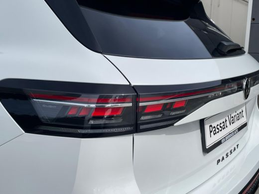 Volkswagen Passat Variant Volkswagen R-Line Edition | 'App-Connect' draadloze smartphone integratie | Afstandscontr... ActivLease financial lease
