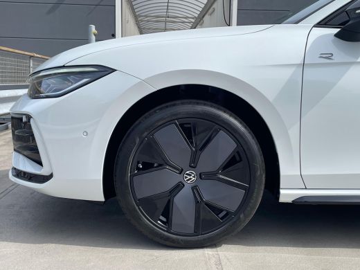 Volkswagen Passat Variant Volkswagen R-Line Edition | 'App-Connect' draadloze smartphone integratie | Afstandscontr... ActivLease financial lease