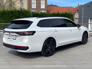 Volkswagen Passat Variant Volkswagen R-Line Edition | 'App-Connect' draadloze smartphone integratie | Afstandscontr...