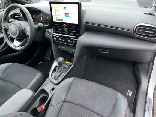 Toyota Yaris Cross 1.5 Hybrid 130 GR Sport | Plus Pack | Dynamic Grey met zwart dak | Demonstratie auto | ActivLease financial lease