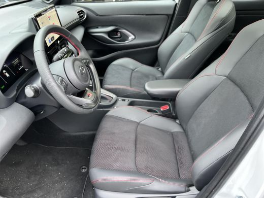 Toyota Yaris Cross 1.5 Hybrid 130 GR Sport | Plus Pack | Dynamic Grey met zwart dak | Demonstratie auto | ActivLease financial lease