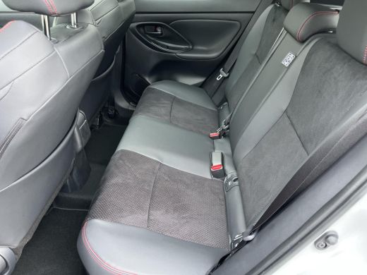 Toyota Yaris Cross 1.5 Hybrid 130 GR Sport | Plus Pack | Dynamic Grey met zwart dak | Demonstratie auto | ActivLease financial lease