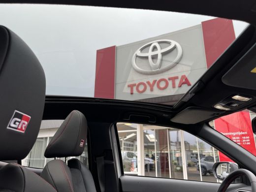 Toyota Yaris Cross 1.5 Hybrid 130 GR Sport | Plus Pack | Dynamic Grey met zwart dak | Demonstratie auto | ActivLease financial lease