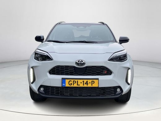 Toyota Yaris Cross 1.5 Hybrid 130 GR Sport | Plus Pack | Dynamic Grey met zwart dak | Demonstratie auto | ActivLease financial lease