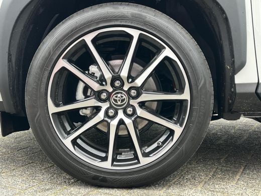 Toyota Yaris Cross 1.5 Hybrid 130 GR Sport | Plus Pack | Dynamic Grey met zwart dak | Demonstratie auto | ActivLease financial lease