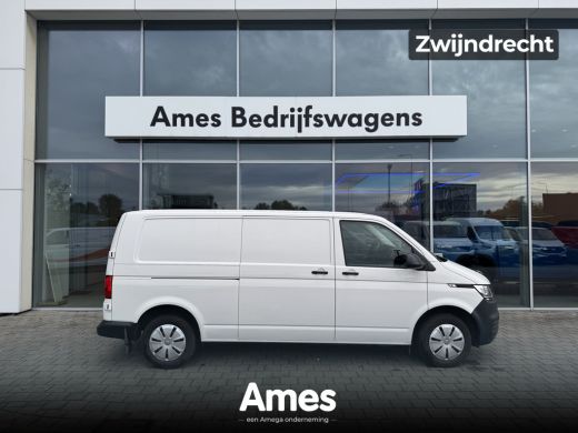 Volkswagen Transporter 2.0 TDI L2H1 28 bestelwagen 150 pk | Airco | betimmering | bijrijdersbank Volkswagen Transporter 2.0 TDI L2H1 28 bestelwagen 150 pk | Airco | betimmering | bijrijdersbank