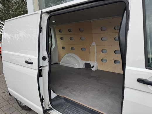 Volkswagen Transporter 2.0 TDI L2H1 28 bestelwagen 150 pk | Airco | betimmering | bijrijdersbank ActivLease financial lease