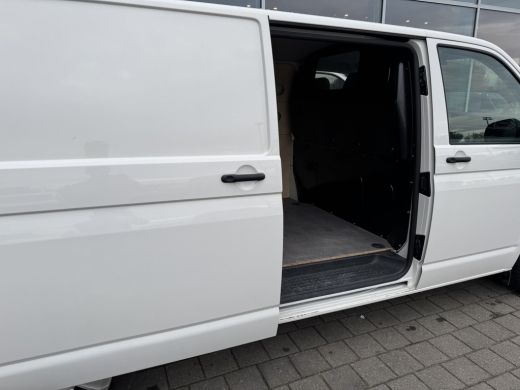 Volkswagen Transporter 2.0 TDI L2H1 28 bestelwagen 150 pk | Airco | betimmering | bijrijdersbank ActivLease financial lease