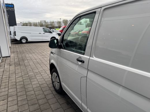 Volkswagen Transporter 2.0 TDI L2H1 28 bestelwagen 150 pk | Airco | betimmering | bijrijdersbank ActivLease financial lease