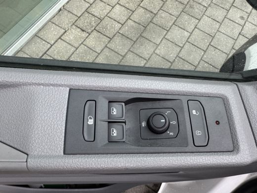 Volkswagen Transporter 2.0 TDI L2H1 28 bestelwagen 150 pk | Airco | betimmering | bijrijdersbank ActivLease financial lease