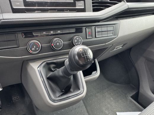 Volkswagen Transporter 2.0 TDI L2H1 28 bestelwagen 150 pk | Airco | betimmering | bijrijdersbank ActivLease financial lease