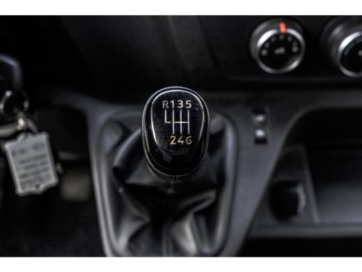 Renault Master 2.3 dCi L2H2 | Euro 6 | 136 PK | Cruise | Airco | Navigatie | LED ActivLease financial lease