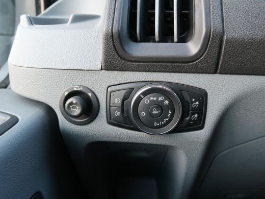 Ford Transit 310 2.0 125 PK TDCI *EURO 6* L2H2 + CAMERA / TREKHAAK 2600 KG / NAVI / DAB ActivLease financial lease