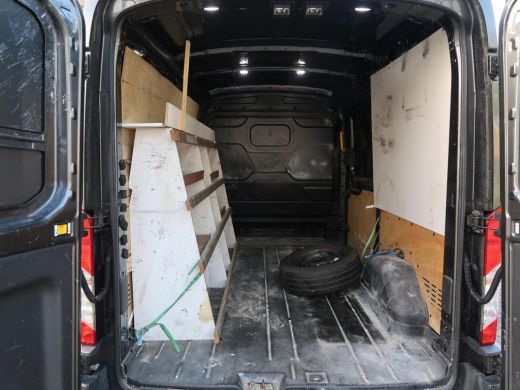 Ford Transit 310 2.0 125 PK TDCI *EURO 6* L2H2 + CAMERA / TREKHAAK 2600 KG / NAVI / DAB ActivLease financial lease