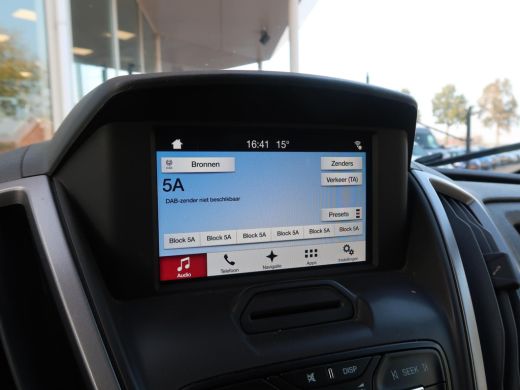 Ford Transit 310 2.0 125 PK TDCI *EURO 6* L2H2 + CAMERA / TREKHAAK 2600 KG / NAVI / DAB ActivLease financial lease