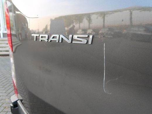 Ford Transit 310 2.0 125 PK TDCI *EURO 6* L2H2 + CAMERA / TREKHAAK 2600 KG / NAVI / DAB ActivLease financial lease