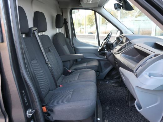 Ford Transit 310 2.0 125 PK TDCI *EURO 6* L2H2 + CAMERA / TREKHAAK 2600 KG / NAVI / DAB ActivLease financial lease