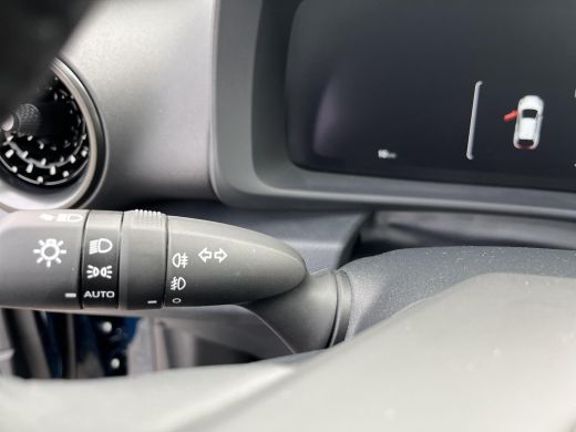 Toyota C-HR 1.8 Hybrid 140 Dynamic | Uit voorraad leverbaar! | ActivLease financial lease