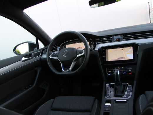 Volkswagen Passat Variant 1.4 TSI PHEV GTE | Pano dak | Trekhaak ActivLease financial lease