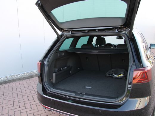 Volkswagen Passat Variant 1.4 TSI PHEV GTE | Pano dak | Trekhaak ActivLease financial lease
