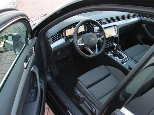 Volkswagen Passat Variant 1.4 TSI PHEV GTE | Pano dak | Trekhaak ActivLease financial lease