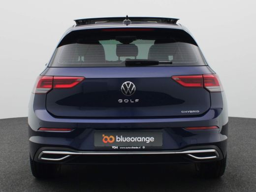 Volkswagen Golf 1.4 eHybrid Style 204PK DSG Panoramadak, achteruitrijcamera, winterpakket, elek. stoel, 18" licht... ActivLease financial lease