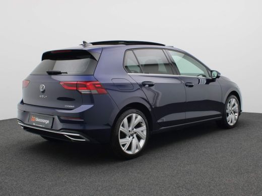 Volkswagen Golf 1.4 eHybrid Style 204PK DSG Panoramadak, achteruitrijcamera, winterpakket, elek. stoel, 18" licht... ActivLease financial lease