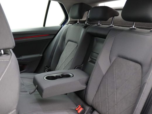 Volkswagen Golf 1.4 eHybrid Style 204PK DSG Panoramadak, achteruitrijcamera, winterpakket, elek. stoel, 18" licht... ActivLease financial lease