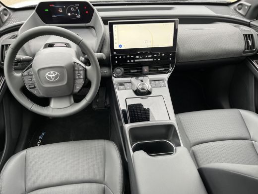 Toyota bZ4X Premium 71 kWh | Panoramisch dak | 3 Fase laden | Precious Silver Prem. metallic/ zwart dak | Dem... ActivLease financial lease
