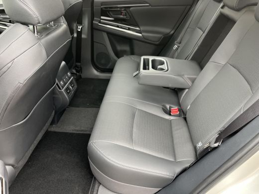 Toyota bZ4X Premium 71 kWh | Panoramisch dak | 3 Fase laden | Precious Silver Prem. metallic/ zwart dak | Dem... ActivLease financial lease