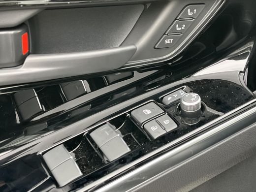 Toyota bZ4X Premium 71 kWh | Panoramisch dak | 3 Fase laden | Precious Silver Prem. metallic/ zwart dak | Dem... ActivLease financial lease