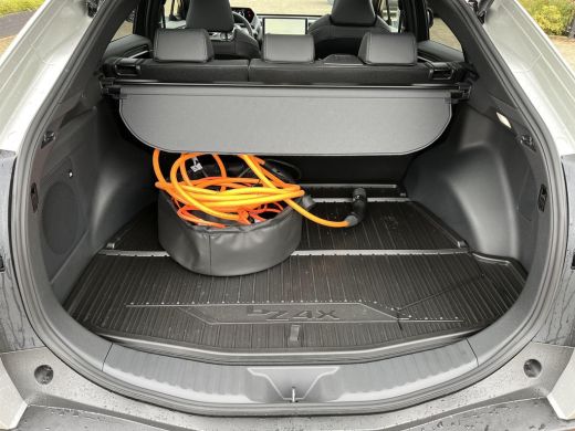 Toyota bZ4X Premium 71 kWh | Panoramisch dak | 3 Fase laden | Precious Silver Prem. metallic/ zwart dak | Dem... ActivLease financial lease