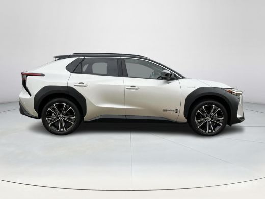 Toyota bZ4X Premium 71 kWh | Panoramisch dak | 3 Fase laden | Precious Silver Prem. metallic/ zwart dak | Dem... ActivLease financial lease
