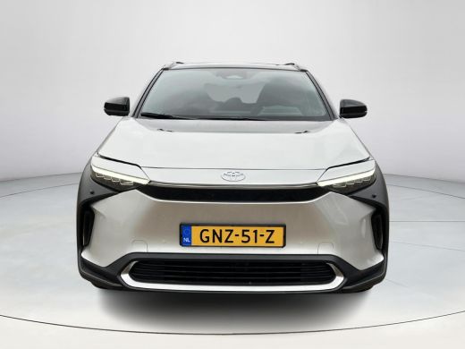 Toyota bZ4X Premium 71 kWh | Panoramisch dak | 3 Fase laden | Precious Silver Prem. metallic/ zwart dak | Dem... ActivLease financial lease