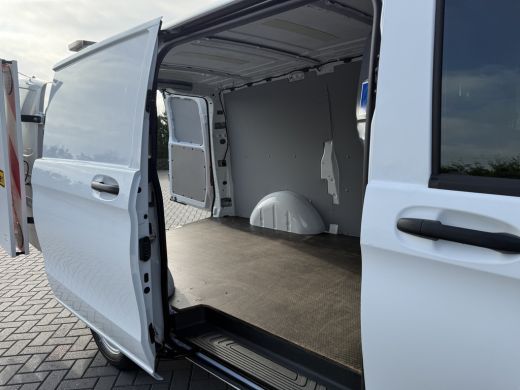 Mercedes Vito 116 CDI 164 PK / L2H1 / TREKHAAK / CAMERA / WERKVERKEER / ZWAAIBALK / ROLLSIGN / ACTIERAAM ActivLease financial lease